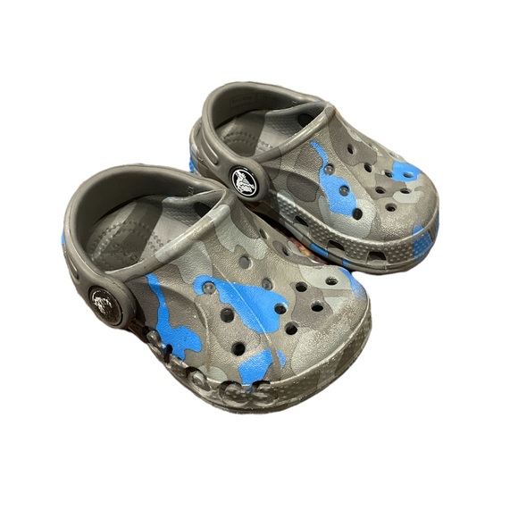Blue and gray camo crocs toddler size 4 - Picture 5 of 5